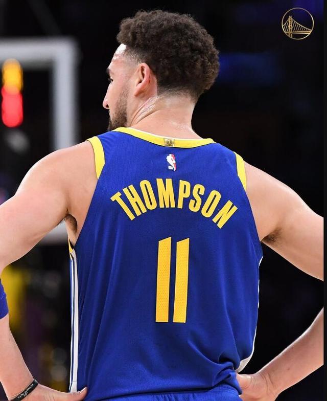 K联赛球队浦项铁人官方社媒账号发布公告称，球队中...（K联赛浦项铁人通过官方社媒发布通告：队内...）