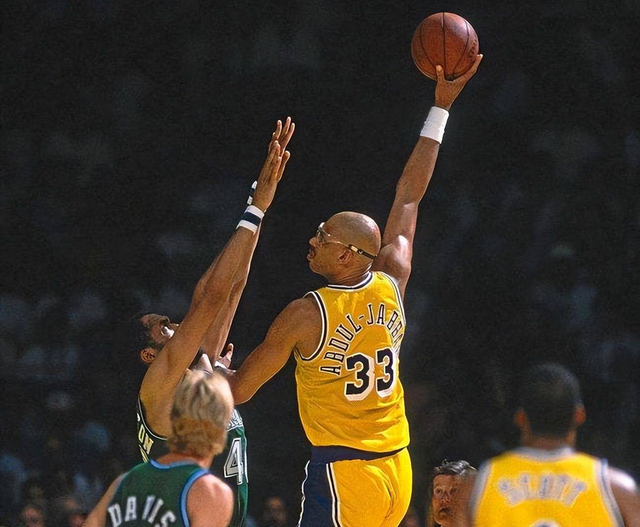 NBA杯半场：希罗&鲍威尔合砍24分，热火暂以57-56魔术（NBA杯半场战报：希罗与鲍威尔合砍24分，热火57-56暂领先魔术）