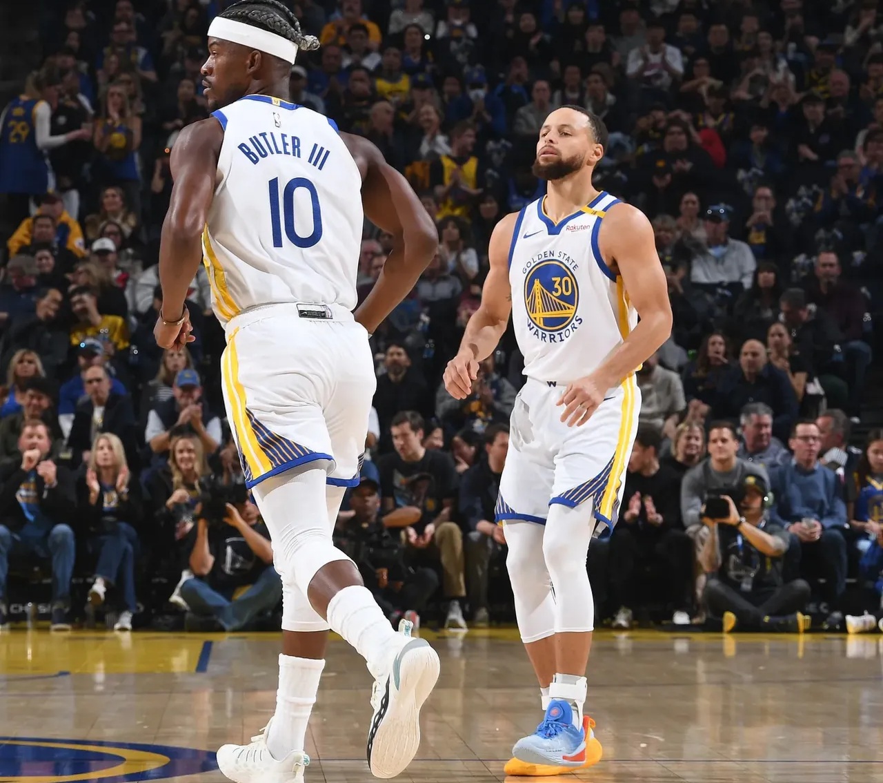 组曼联小队？ 罗马诺：梅努想去那不勒斯但曼联暂不想放（罗马诺：梅努倾向加盟那不勒斯，曼联暂不放行，“曼联小队”难成）