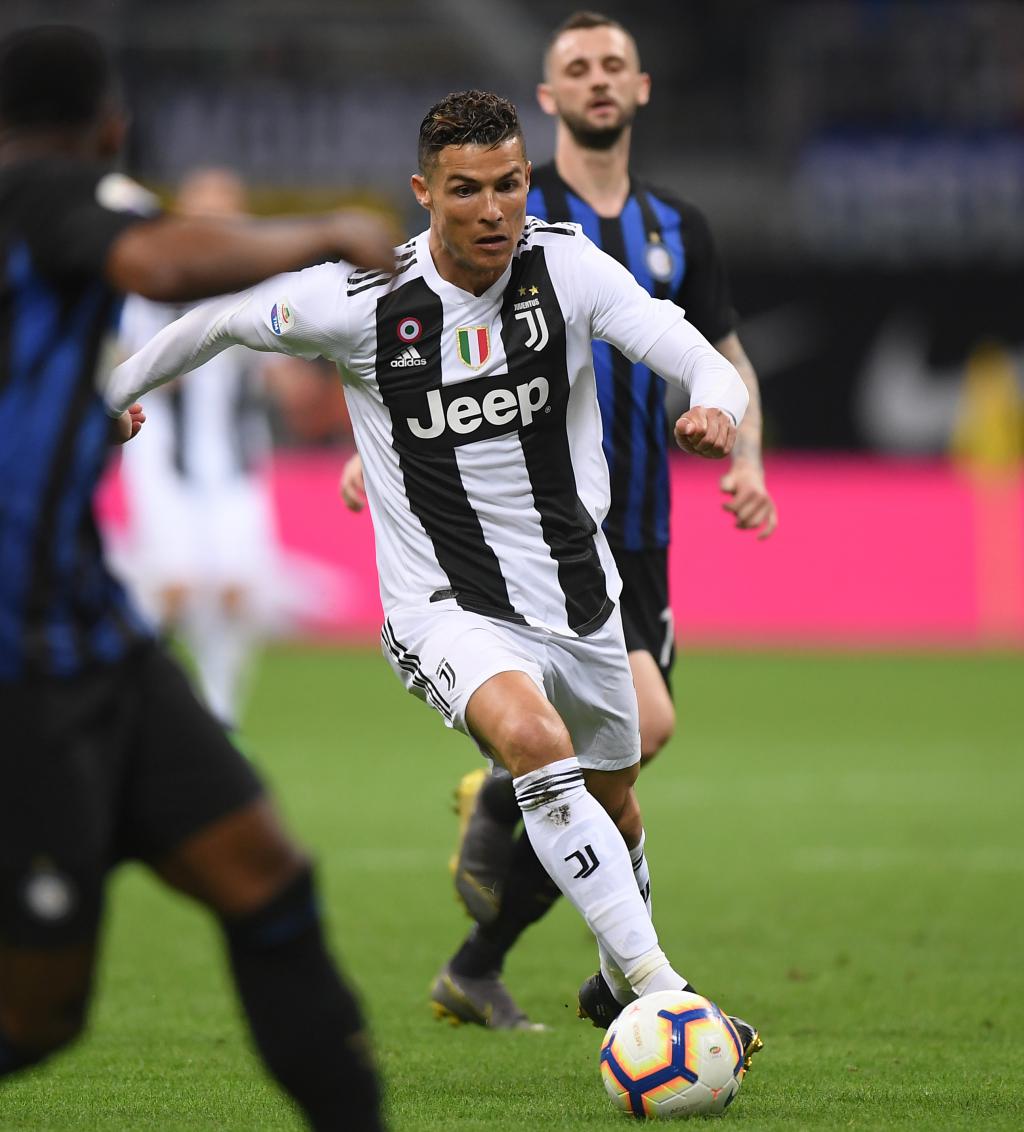 国内媒体：胖东来新店售卖梅西签名球衣，乔丹球衣售价13.8万（媒体称胖东来新店上架梅西签名球衣，乔丹球衣标价13.8万元）