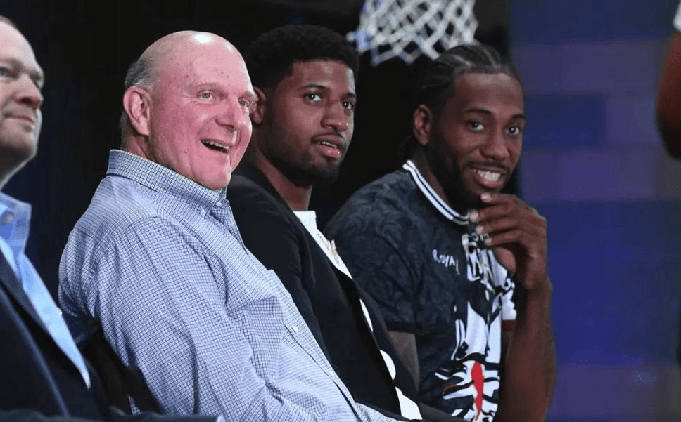 莱万多夫斯基在巴萨的点球表现：从辉煌到困惑（莱万多夫斯基在巴萨的点球轨迹：由高光到迷失）