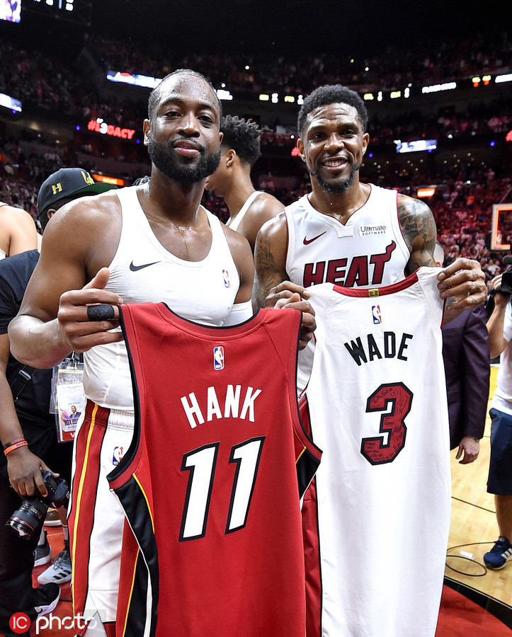 迪文：防守要更稳健也要敢于冒险尝试抢断 努力在两者之间找平衡（迪文：在稳健防守与冒险抢断之间寻求平衡）