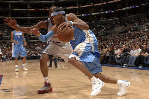 哈登邀枪击案幸存中国留学生观赛：他的坚强和奋斗激励了我（哈登邀请枪击案幸存的中国留学生观赛：他的坚韧与拼搏精神令我受鼓舞）