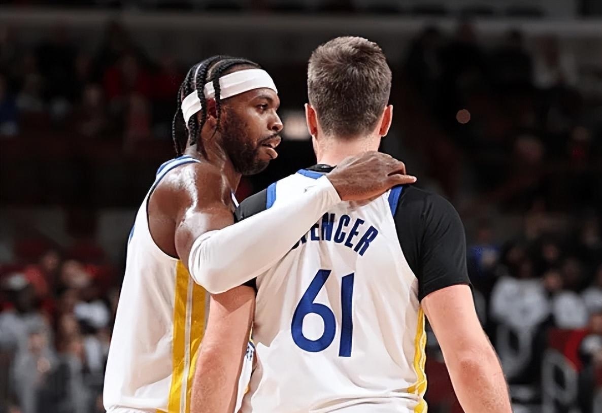 印度球迷：安保水平太糟糕，混乱中竟有警察试图和梅西自拍（印度球迷怒批安保：现场混乱，警察竟趁乱想与梅西自拍）