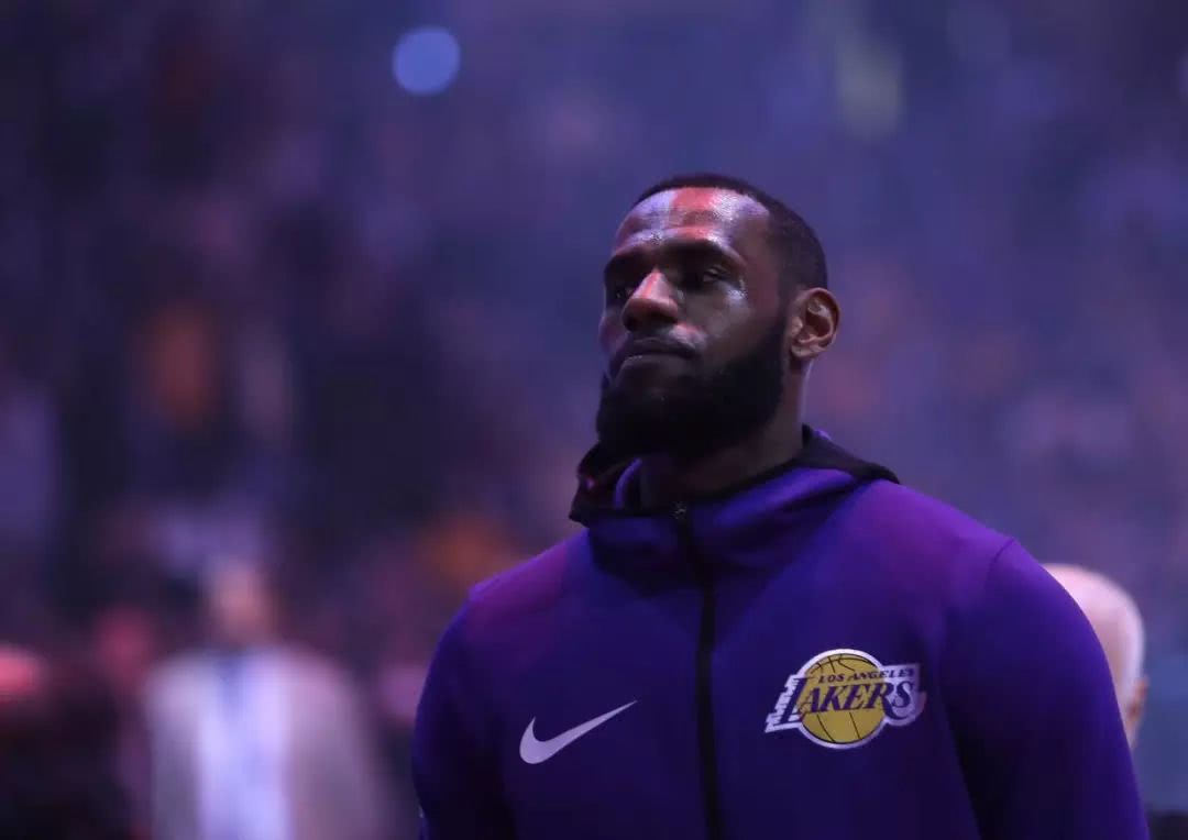 足球鞋如何选择适合自己的类型？（如何挑选最适合你的足球鞋？）