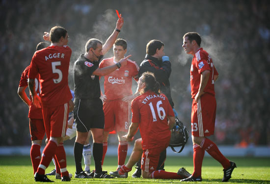 阿奇姆彭遭成都球迷种族歧视，队长王上源发文声援（阿奇姆彭遭遇成都球迷种族歧视，队长王上源发声力挺）