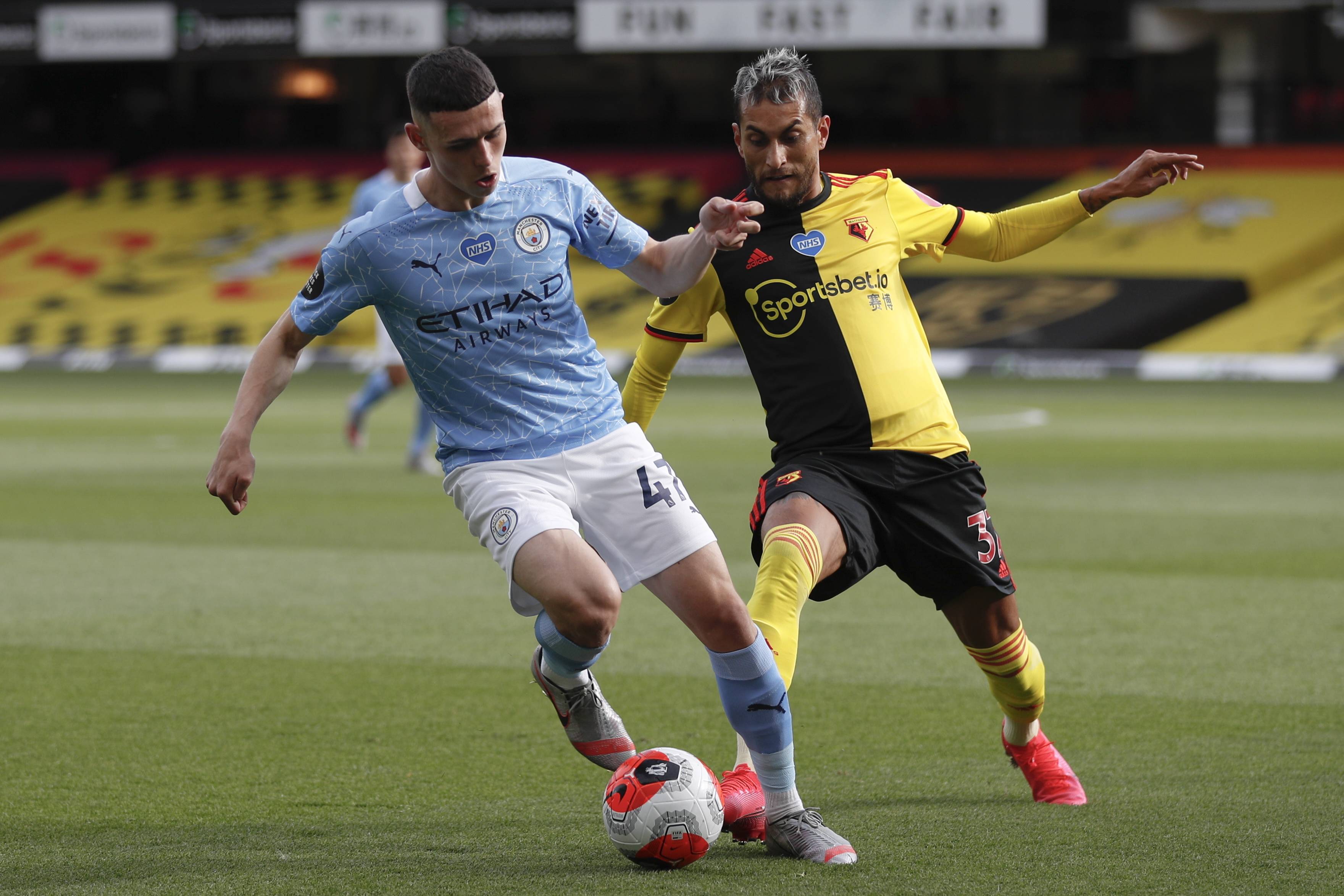 媒体人：微波炉陈盈骏在FIBA更可怕 世预赛要防止他过早化身杀神（媒体人：陈盈骏在FIBA火力更猛，世预赛需防其提前爆发）