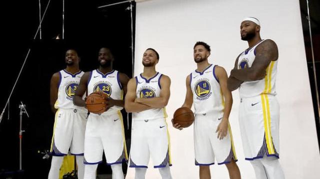 韦德：亚历山大造犯规的方式没问题 他足够聪明知道如何得到哨子（韦德称亚历山大造犯规合理：他足够聪明，知道如何博得吹罚）