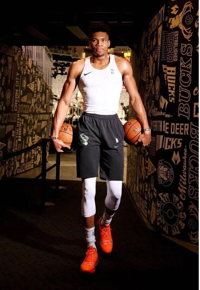 帕尔马官方：铃木彩艳左手中指及手舟骨复合骨折，将接受手术（帕尔马官宣：铃木彩艳左手中指与手舟骨复合性骨折，将接受手术治疗）