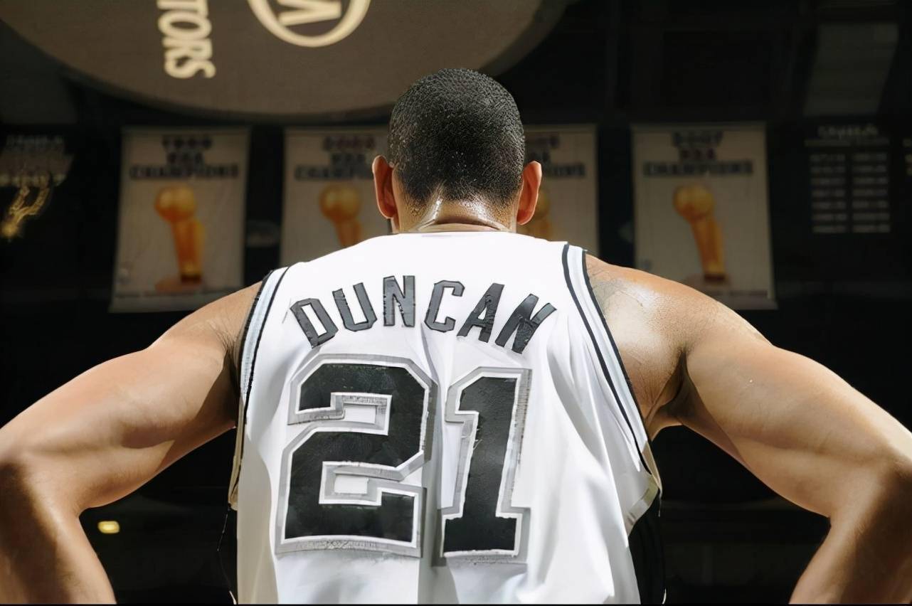 自吉鲁以来，姆巴佩是首位欧冠上演大四喜的法国球员（姆巴佩成为继吉鲁之后首位在欧冠上演大四喜的法国球员）