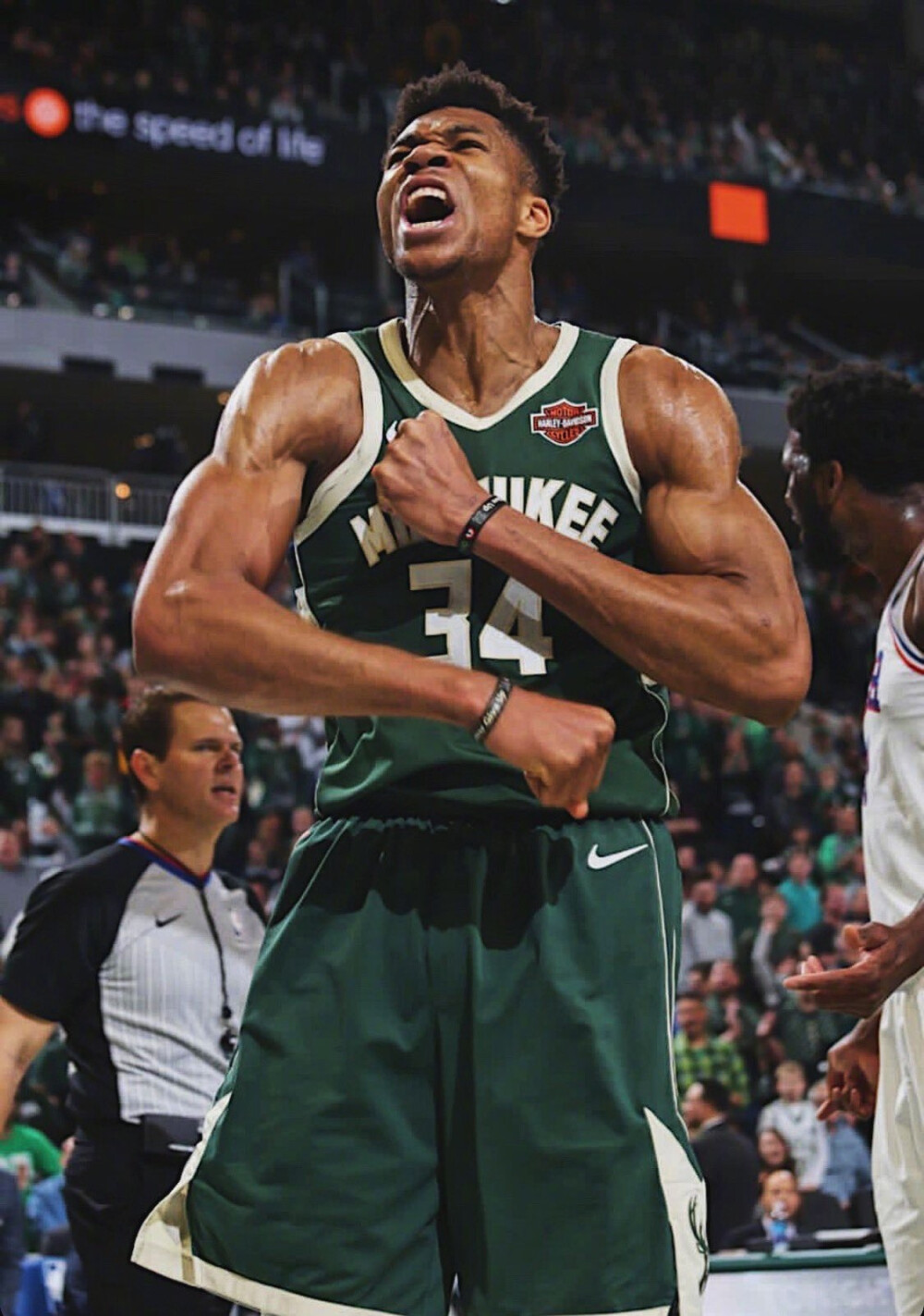 范弗里特：19年我们夺冠后，伦纳德认为自己比科比强（范弗里特爆料：2019夺冠后，伦纳德自认比科比更强）