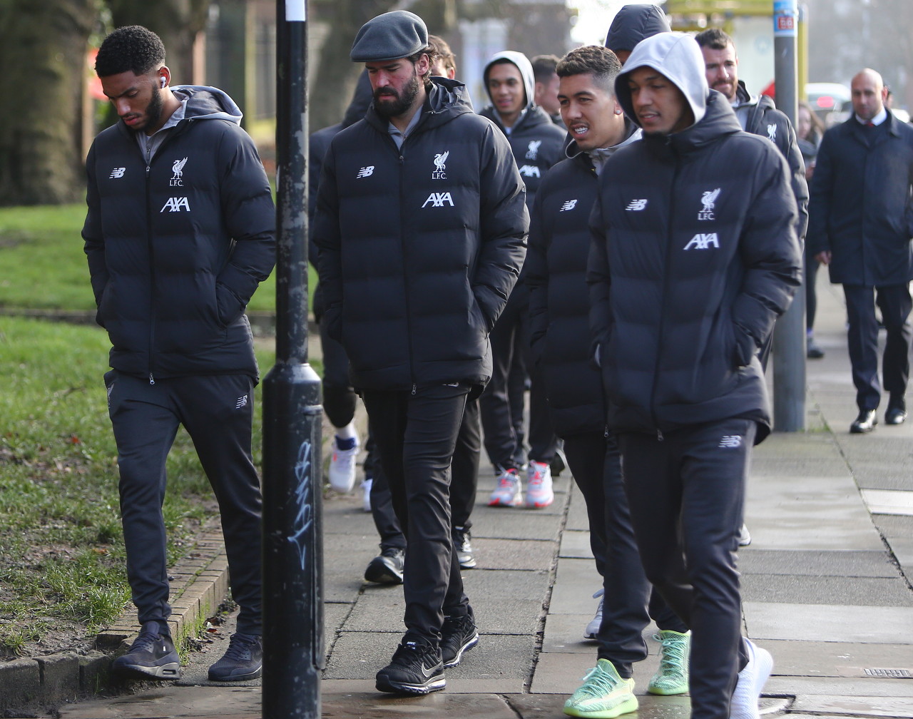 多特门将关键扑救保住胜利（多特门将神扑力保胜利）