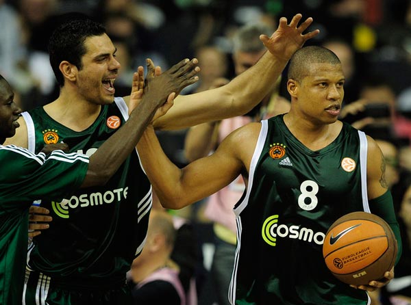 詹姆斯：里夫斯现在是我们的核心成员，他也想要承担这份责任（詹姆斯：里夫斯已是球队核心，愿主动肩负重任）