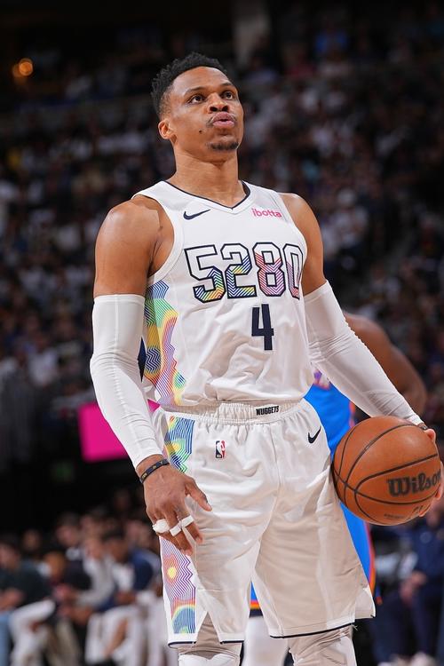 维维亚诺：孔蒂总是在抱怨，从来没有什么能让他满意（维维亚诺：孔蒂总爱抱怨，从未有任何事能让他满意）