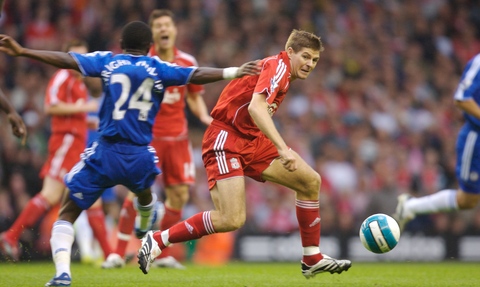 一日英超动向：曼城再具争冠实力，萨拉赫猛批斯洛特引发矛盾（英超一日观察：曼城重燃夺冠底气，萨拉赫抨击斯洛特引发风波）