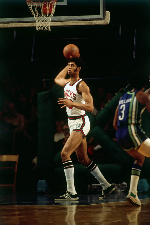 科贝记者：巴尔韦德右腿内收肌不适，明天将接受检查（巴尔韦德右腿内收肌不适，科贝记者称其明日将接受检查）