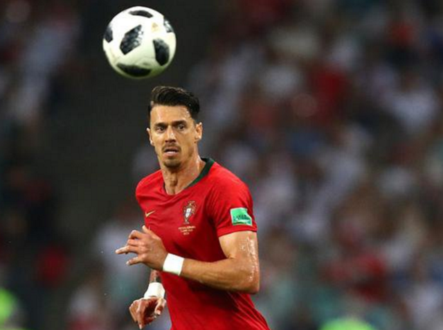 英超：曼联客场2-1击败莱斯特城（英超：曼联客场2比1力克莱斯特城）